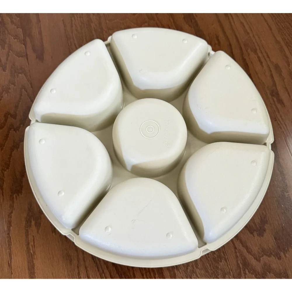 Vintage Tupperware 1665 Veggie Fruit Appetizer Divided‎ Serving Tray Base w/Lid